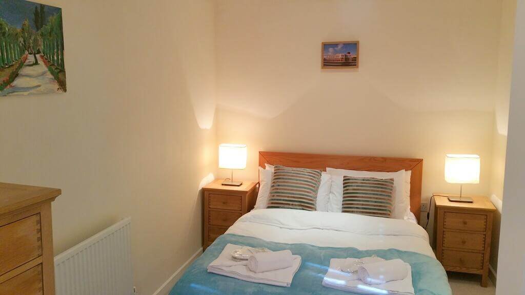 Cambridge Central Station Serviced Apartment Bedroom