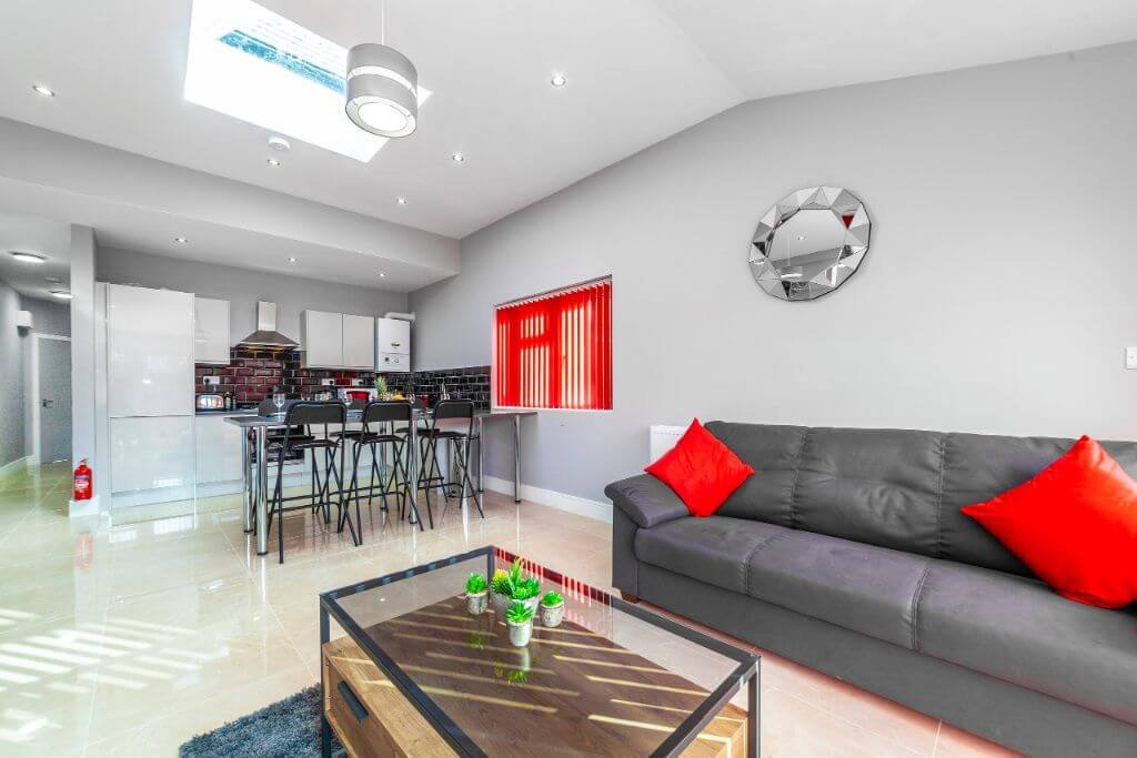 London Harrowdene Spacious 3BDR Apt