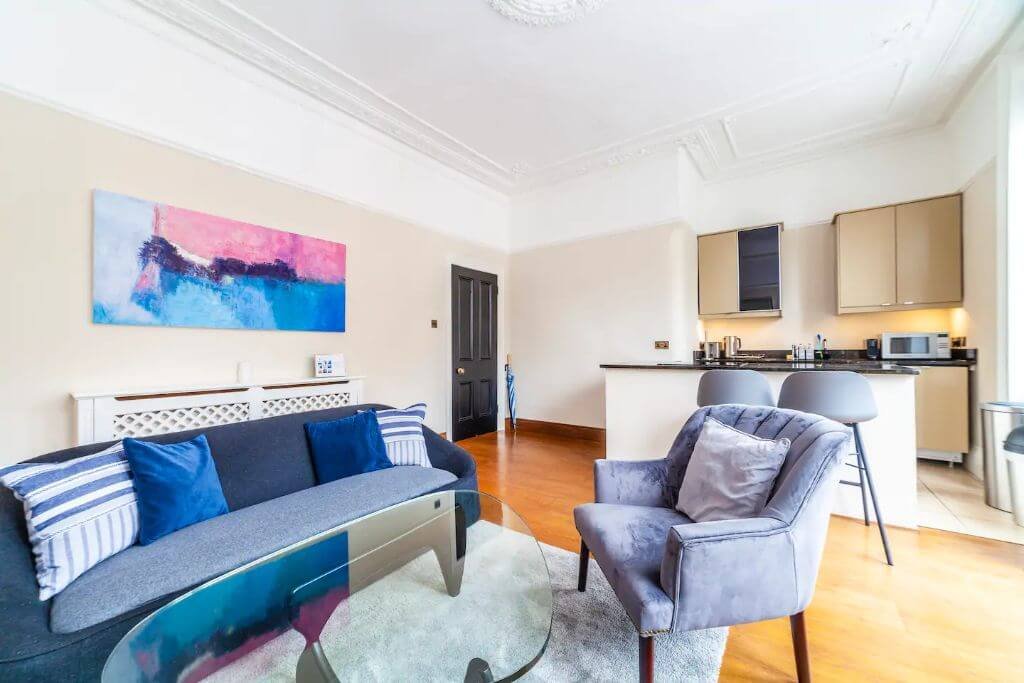 London Stanwick Rd Authentic 2BDR Apt